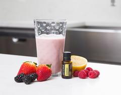 smoothie jagodowe z olejkiem cytrynowym doTERRA – antyoksydacyjne śniadanie