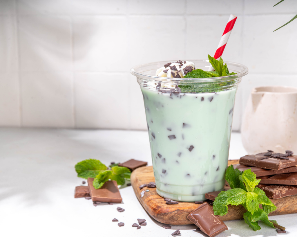 Zielone smoothie z miętą i borówkami – deser z olejkiem miętowym doTERRA