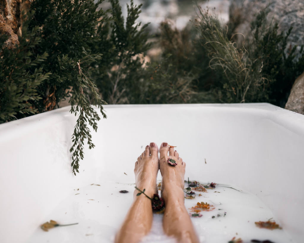 Relaksująca kąpiel SPA z olejkiem doTERRA AromaTouch i solą Epsom na zmęczone ciało